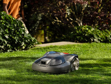 Laden Sie das Bild in den Galerie-Viewer, Husqvarna Automower 312V mit Garage