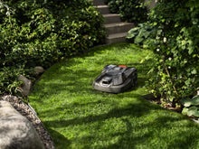 Laden Sie das Bild in den Galerie-Viewer, Husqvarna Automower 312V mit Garage