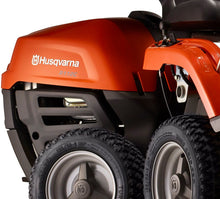 Laden Sie das Bild in den Galerie-Viewer, Husqvarna Frontmäher R 112C mit Mähdeck Combi 85