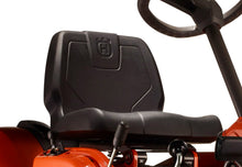Laden Sie das Bild in den Galerie-Viewer, Husqvarna Frontmäher R 112C mit Mähdeck Combi 85
