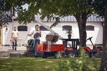 Laden Sie das Bild in den Galerie-Viewer, Husqvarna Akku-Frontmäher R 112iC inkl. Mähdeck Combi 85, Akku und Ladegerät