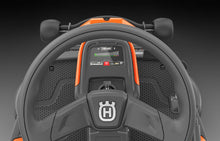 Laden Sie das Bild in den Galerie-Viewer, Husqvarna Akku-Frontmäher Rider 200iX - Grundgerät ohne Mähdeck