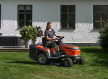 Laden Sie das Bild in den Galerie-Viewer, Husqvarna Akku-Rasentraktor TC 100i