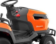 Laden Sie das Bild in den Galerie-Viewer, Husqvarna Rasentraktor TS 220T