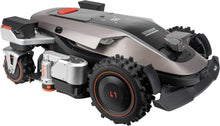 Laden Sie das Bild in den Galerie-Viewer, Sunseeker kabelloser Mähroboter X9 Plus für Sportplätze und Großflächen (mit Allradantrieb)